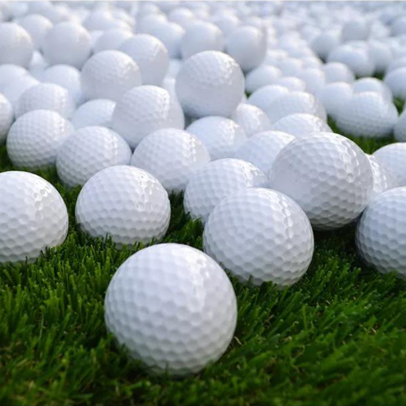 شعار مخصص عالي الجودة لون أبيض 2 قطعة كرة جولف للتدريب من Surlyn 