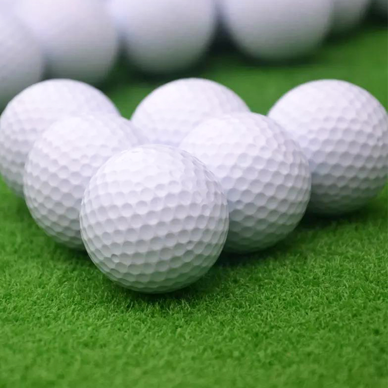 كرة جولف من اليوريثان عالية الجودة باللون الأبيض مكونة من قطعتين لمباراة للتدريب الاحترافي